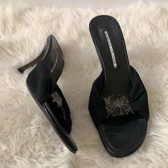 DONALD J PLINER Black Open Toe Kitten Heel Sandals - Picture 2 of 5